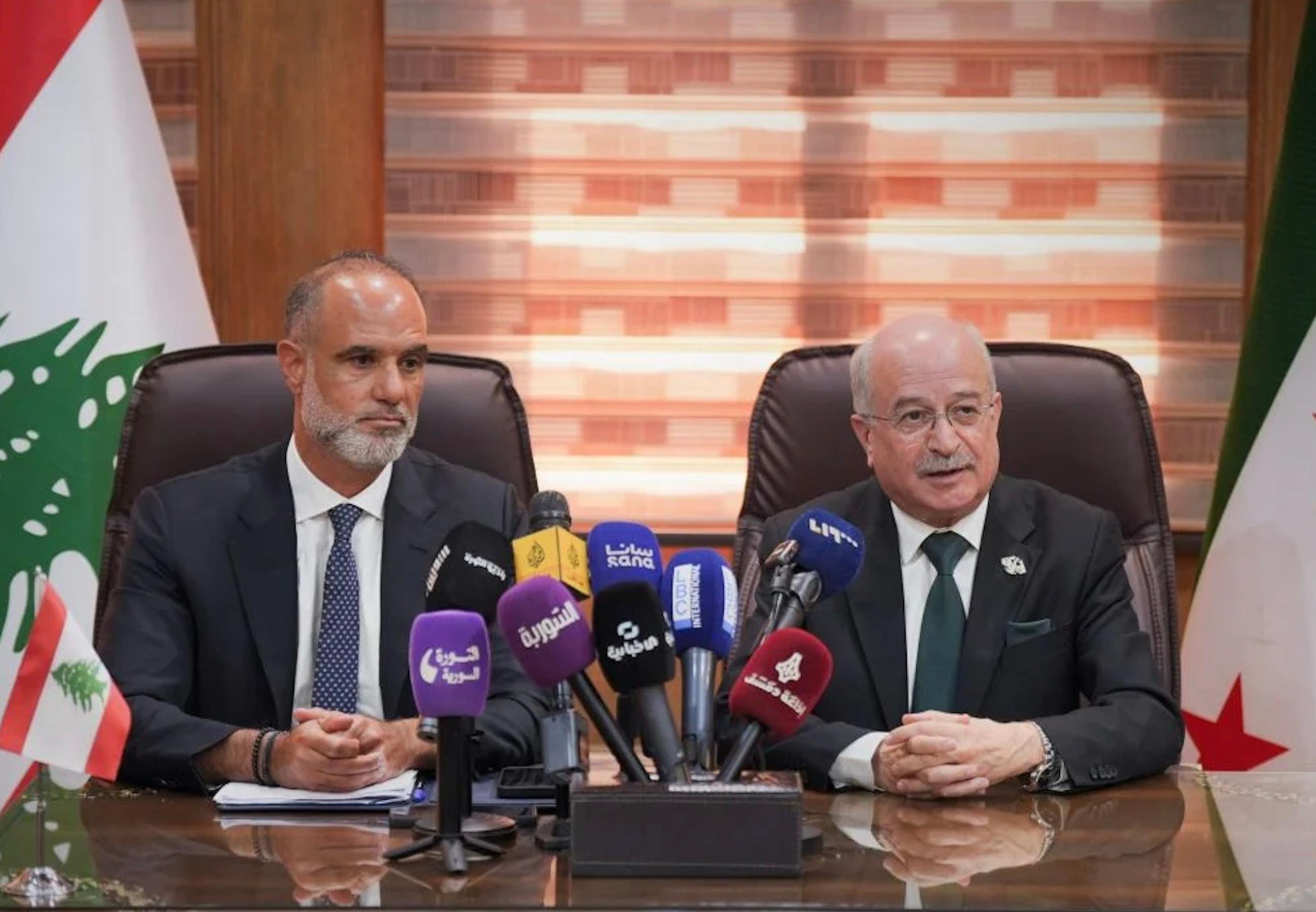وزير الأشغال العامة والنقل اللبناني فايز رسامني ووزير النقل السوري يعرب بدر. وزير الأشغال العامة والنقل اللبناني فايز رسامني ووزير النقل السوري يعرب بدر.