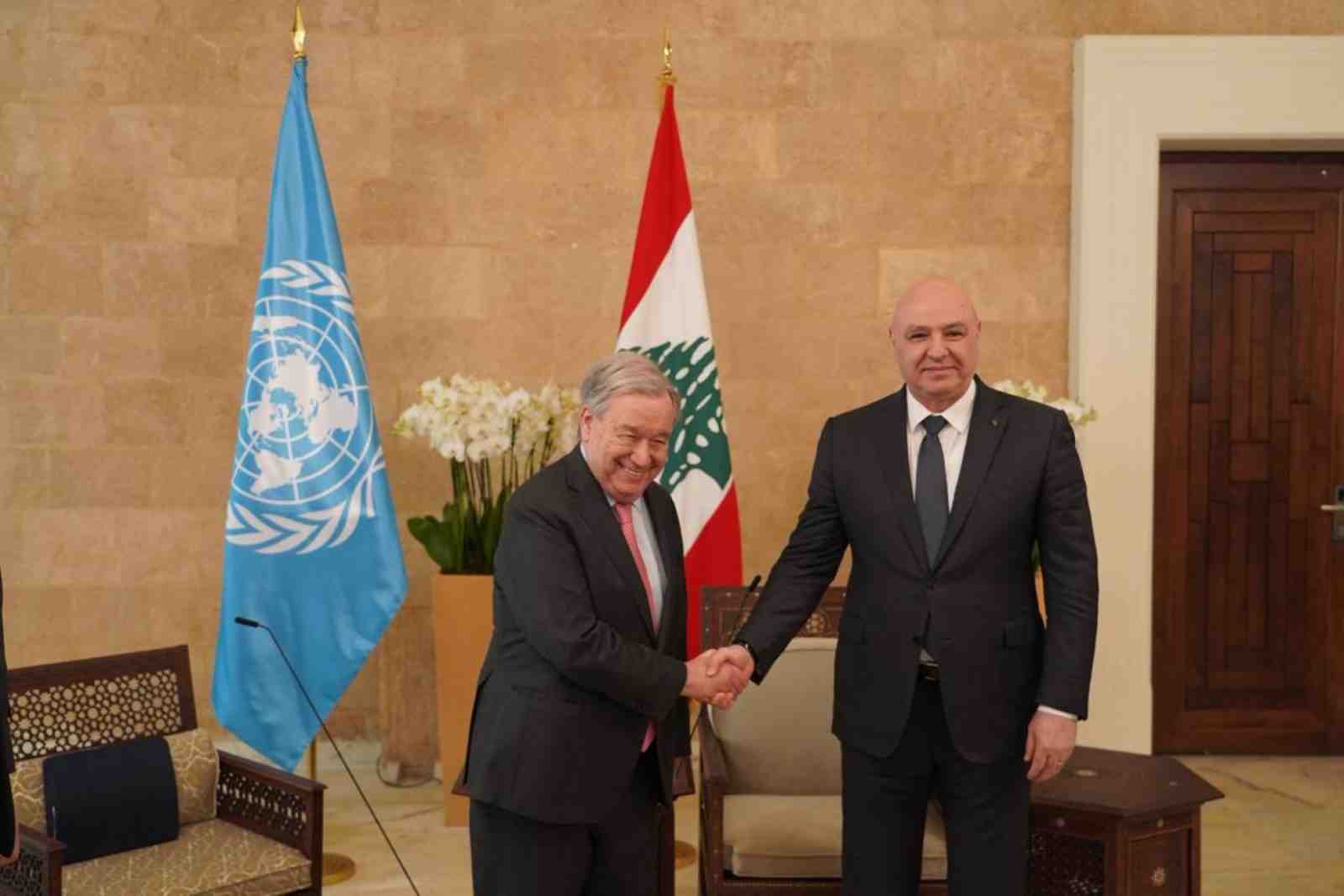 Guterres shakes hands with President Joseph Aoun