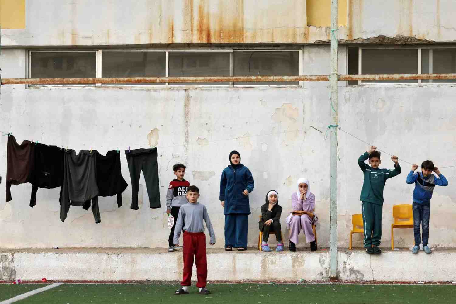 The total number of displaced people in shelter has reached 141,733.