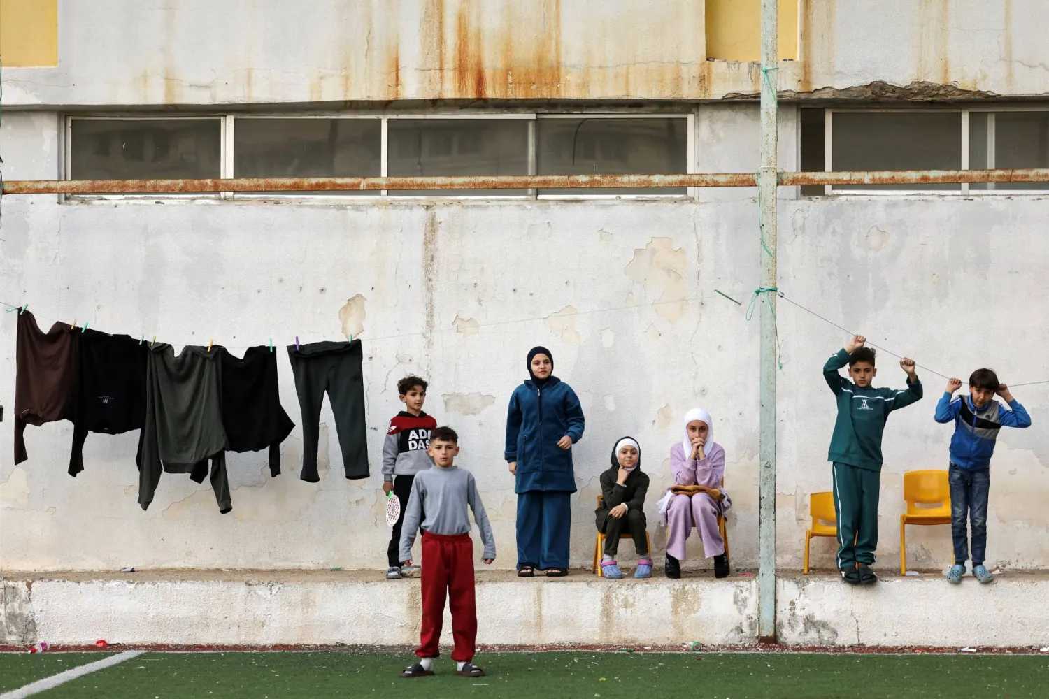 The total number of displaced people in shelter has reached 141,733.