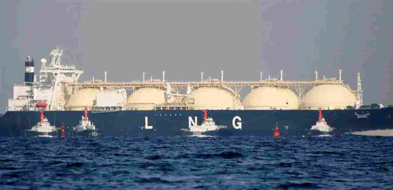 A massive LNG carrier arrived at the port