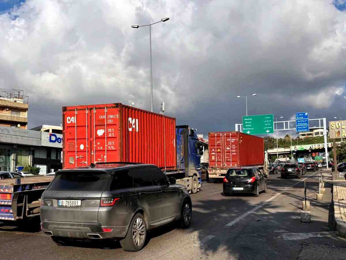 Vehicles leaving the capital in large numbers on April 8, 2026, as Israel carried out around 100 strikes across the country without warning. (Image Credit: Philippe Hage Boutros/L’Orient-Le Jour)
