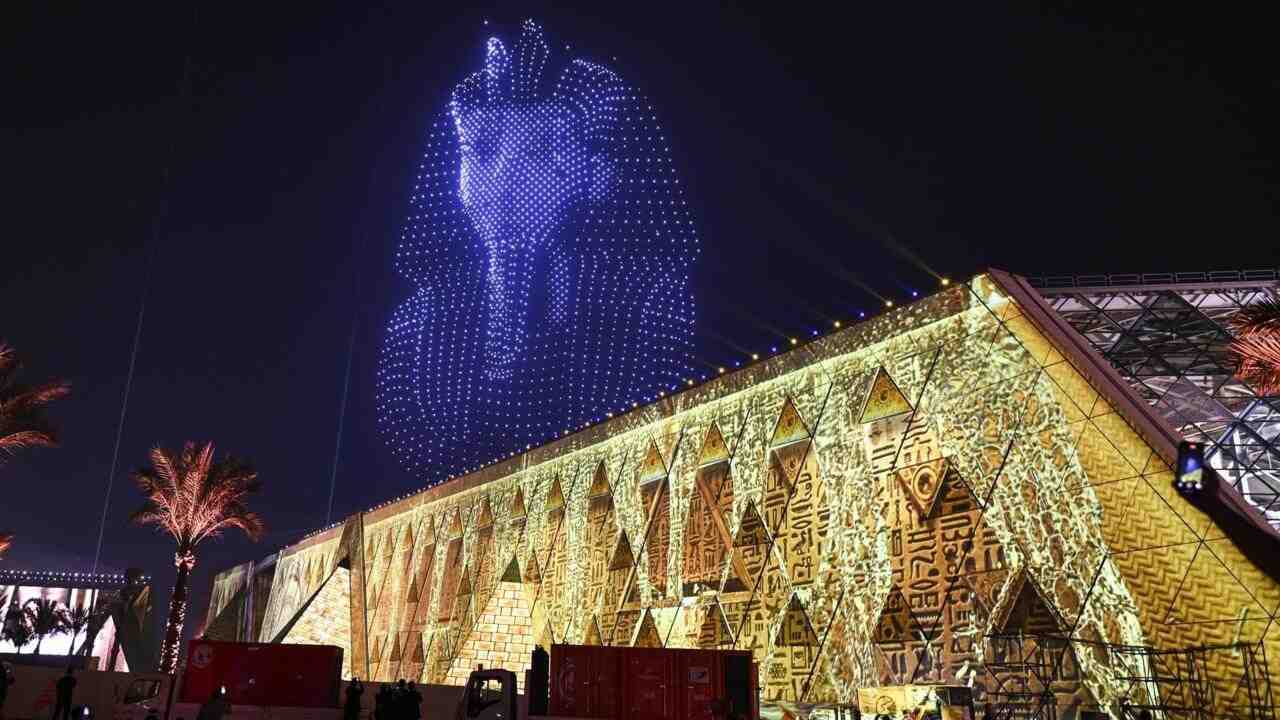 The most dramatic element of the opening is the display of over 5,000 items from Tutankhamun’s tomb. (Source: France 24)