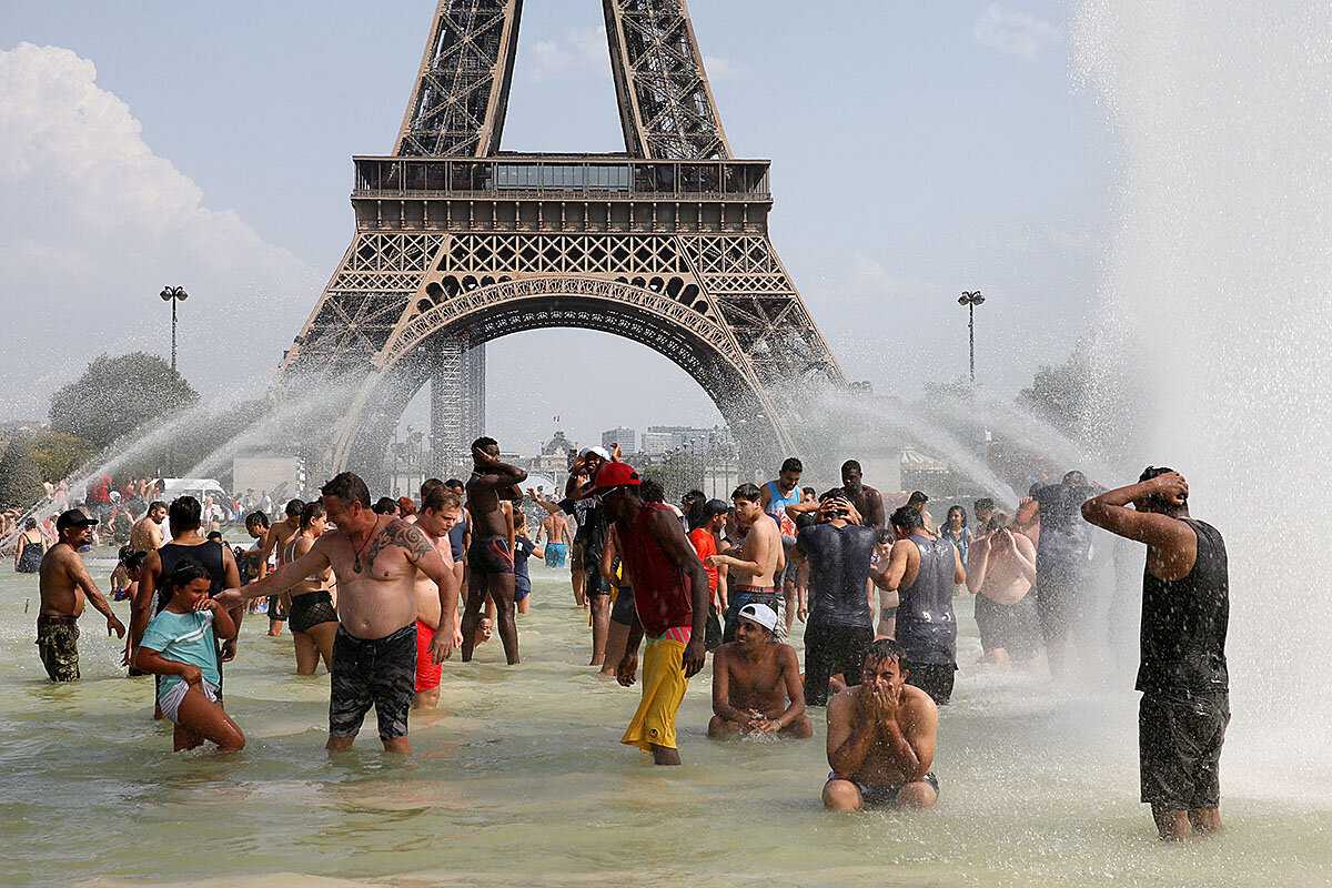 Paris recorded around 41°C (106°F).