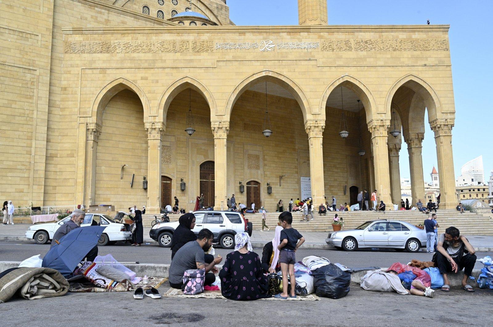 People displaced amid Israeli military strikes in Lebanon gather on a street in Beirut, Lebanon, Oct. 1, 2024. (EPA Photo) People displaced amid Israeli military strikes in Lebanon gather on a street in Beirut, Lebanon, Oct. 1, 2024. (EPA Photo)