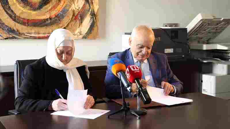 Mrs. Bahia Hariri and Minister Ghassan Salame at the signing ceremony